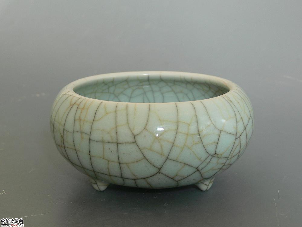 清雍正景德镇窑仿哥釉三足洗