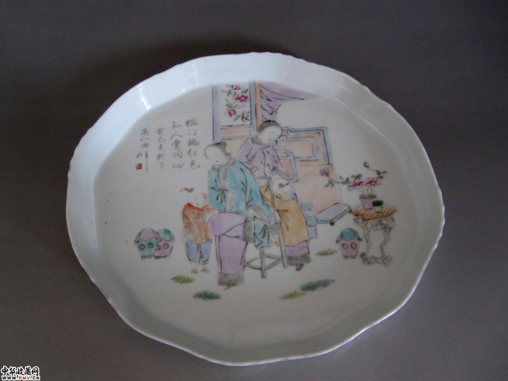 清晚期粉彩仕女人物纹花口盘《已售》