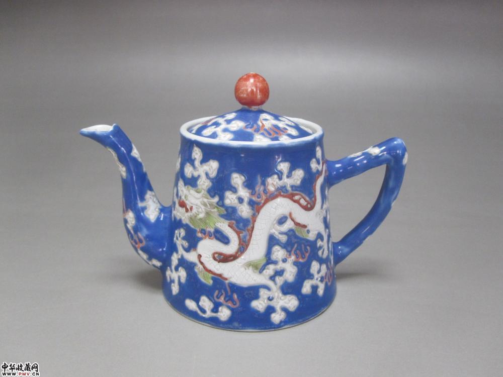 清同治粉彩蓝地堆白云龙纹茶壶《已售》