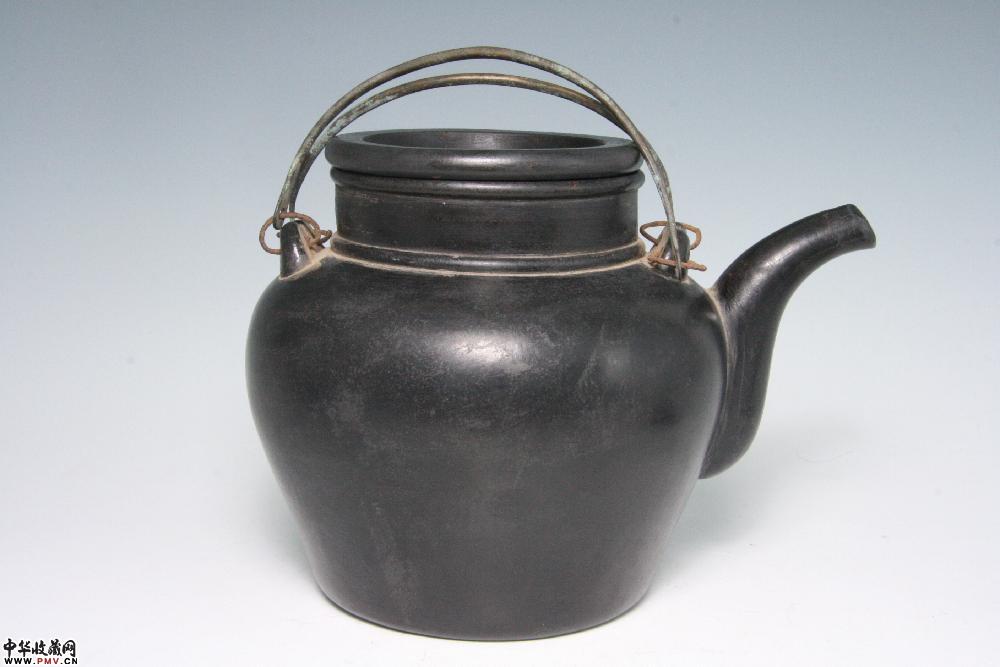 清代紫砂“宜兴王天喜制”茶壶