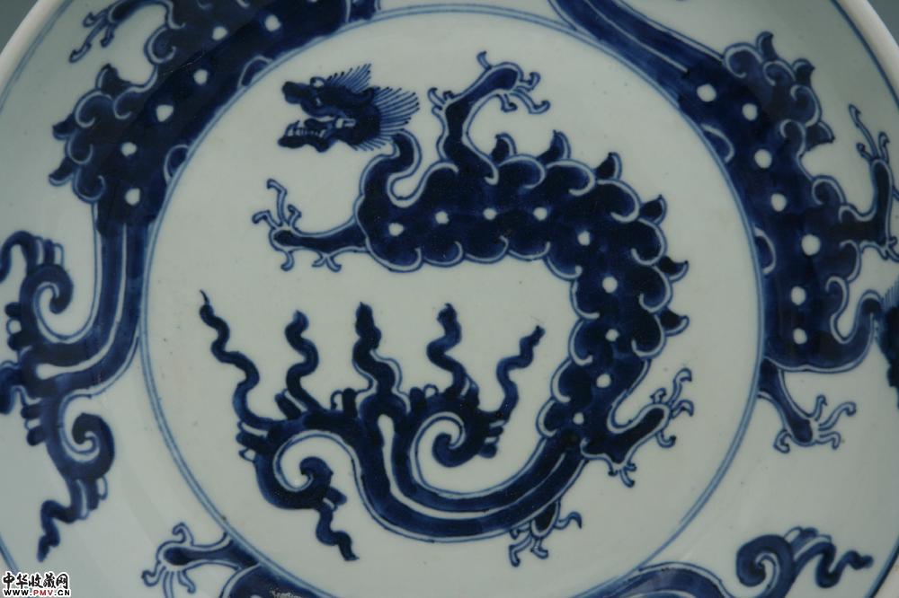 清雍正景德镇窑青花草龙纹大盘