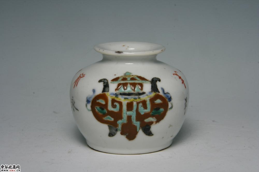 民国景德镇窑窑粉彩宝鼎纹石榴尊