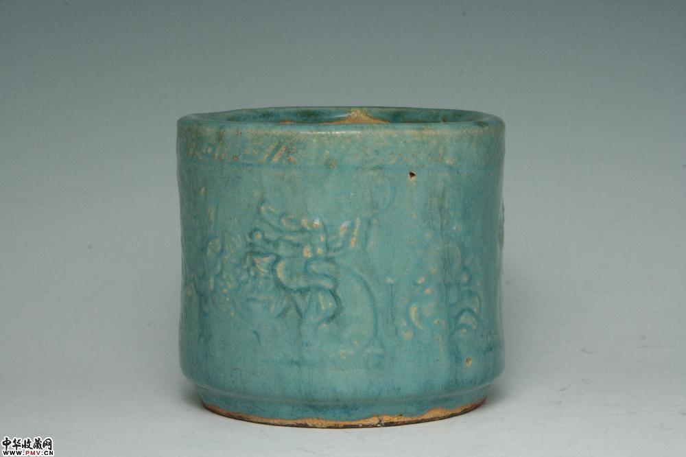 清末石湾窑绿天蓝釉印双龙戏珠纹筒式炉