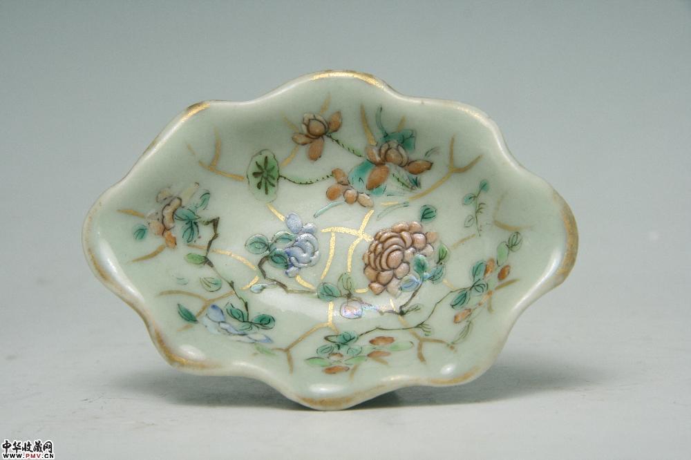 清同治荷叶形粉彩洗