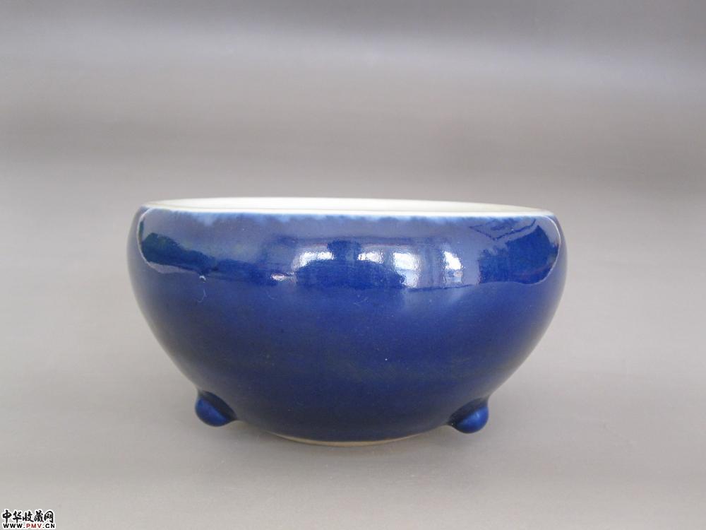 a清代蓝釉三足香炉