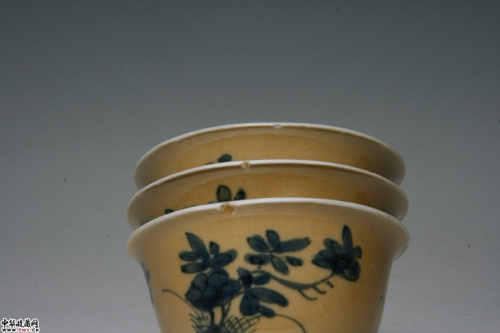 中国美術 古玩 米黄釉堆白花鳥花瓶 景德鎭製 中国古玩 堆