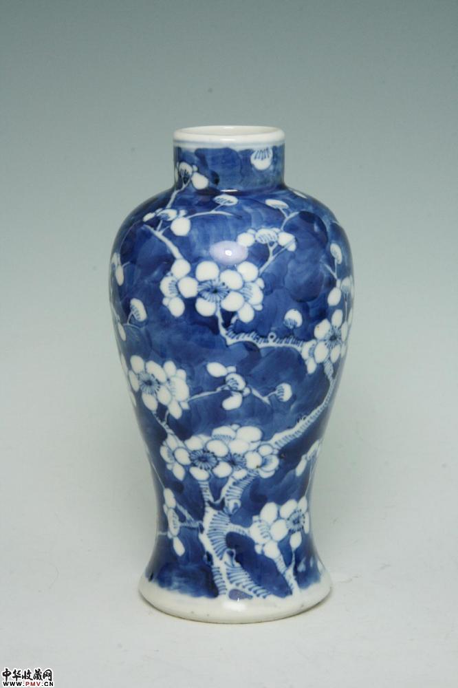 清光绪景德镇窑青花冰梅纹观音瓶