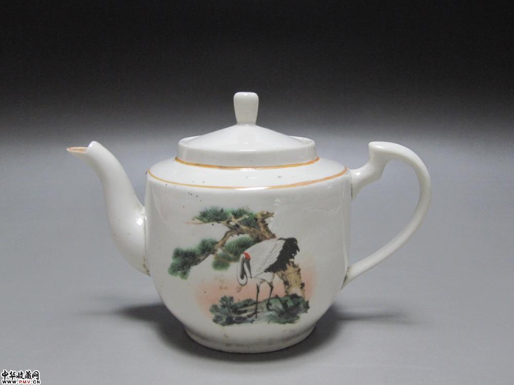 建国初期粉彩松鹤纹茶壶 建国初期粉彩松鹤纹茶壶