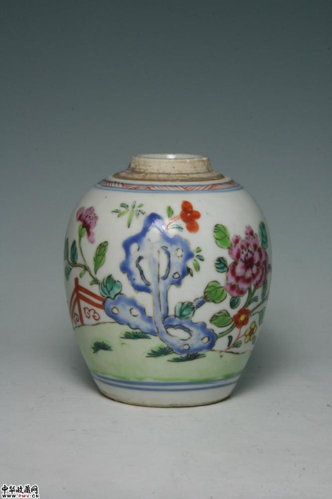 清乾隆景德镇窑粉彩庭院牡丹纹罐