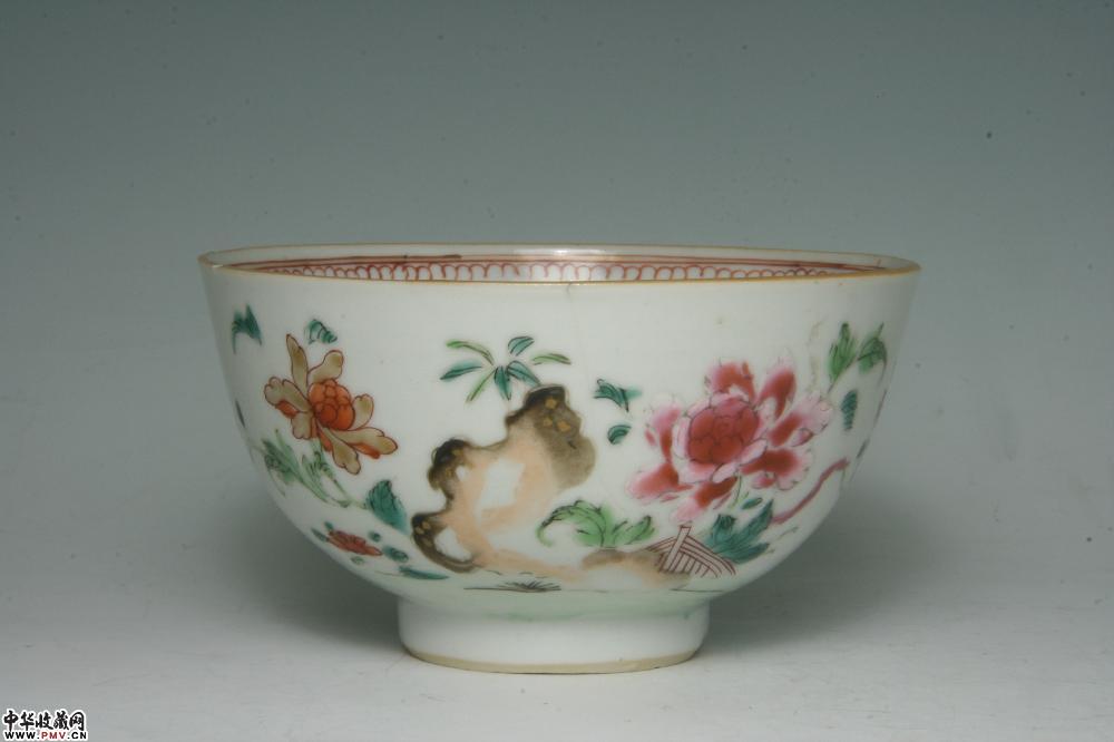 清乾隆景德镇窑粉彩洞石牡丹纹碗