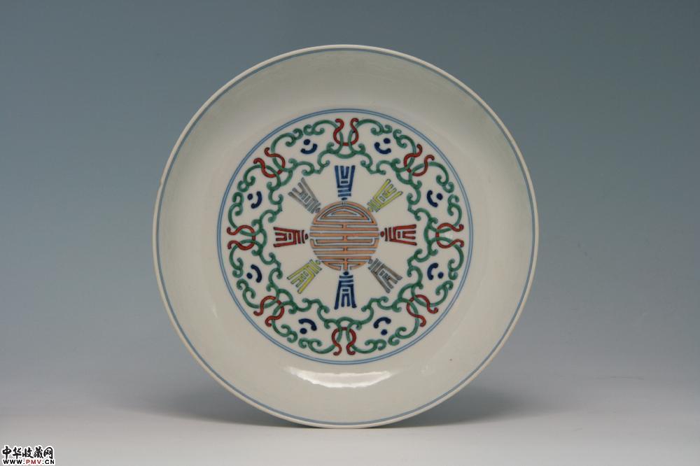 清乾隆景德镇官窑斗彩寿字纹盘