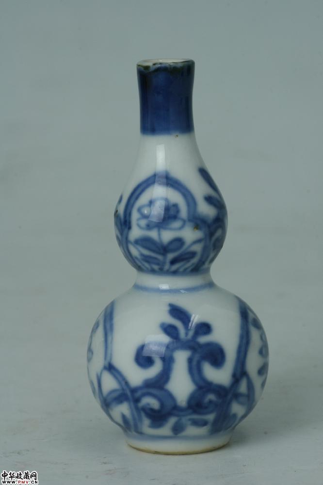 明万历景德镇花卉纹小葫芦瓶