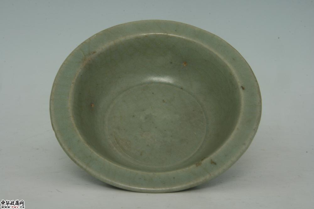 明龙泉窑系青釉印双鱼纹折沿洗