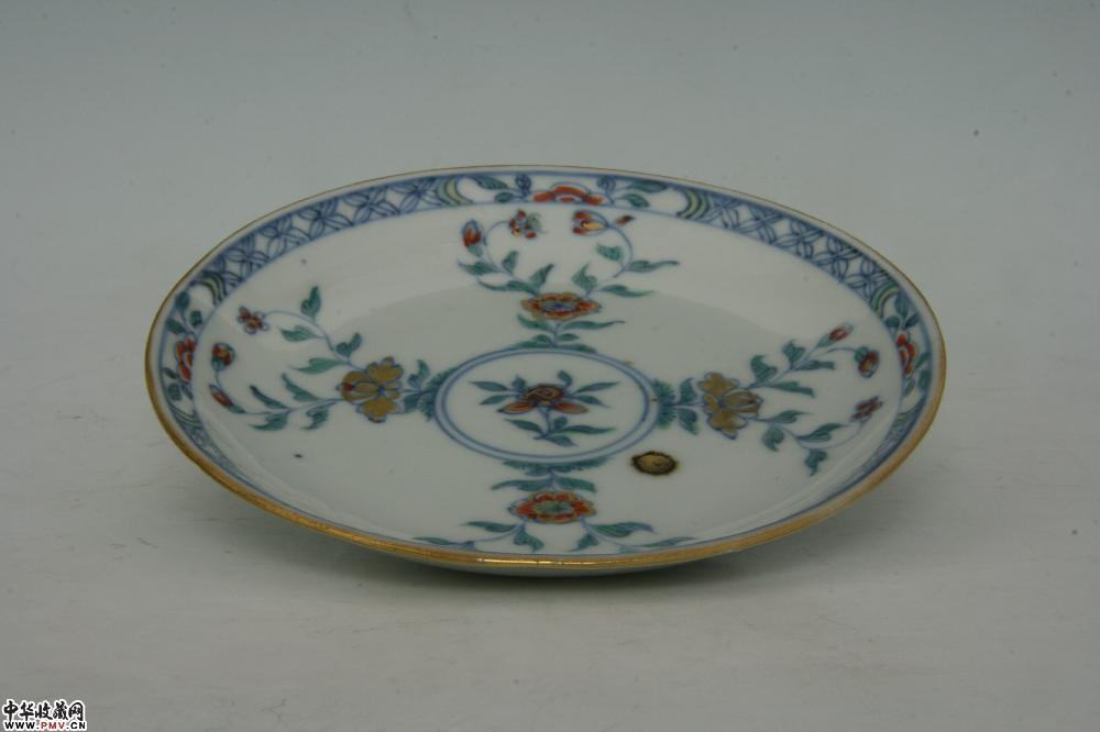清雍正景德镇窑斗彩花卉纹碟