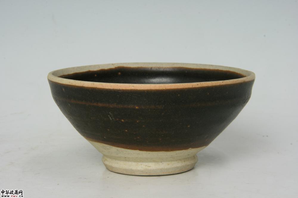 元代赣州窑酱釉小碗
