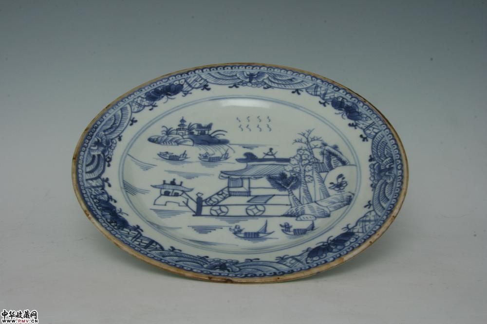 清乾隆景德镇窑青花山水楼阁纹盘