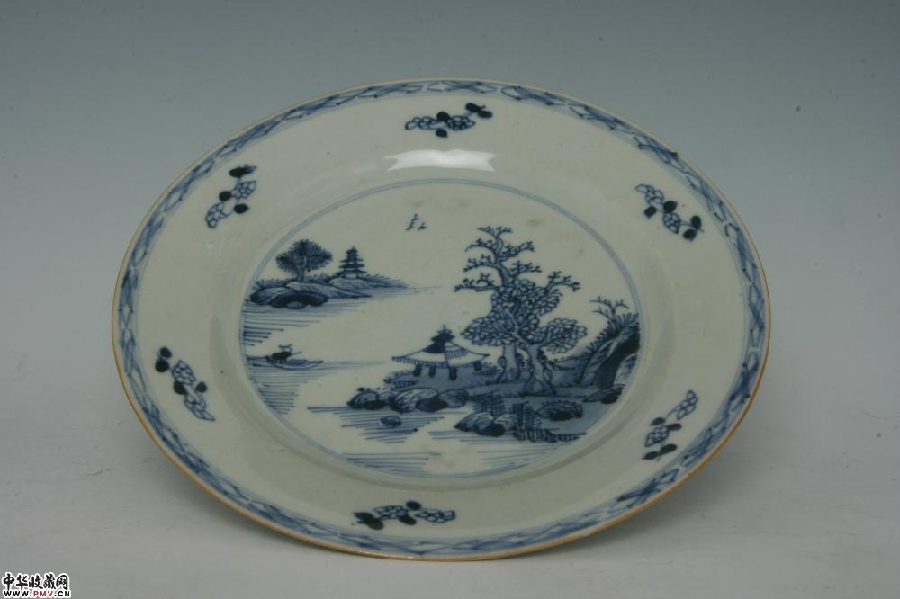 清乾隆景德镇窑青花山水纹盘