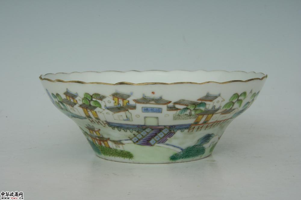 清道光景德镇窑五彩山水楼阁纹折腰花口碗
