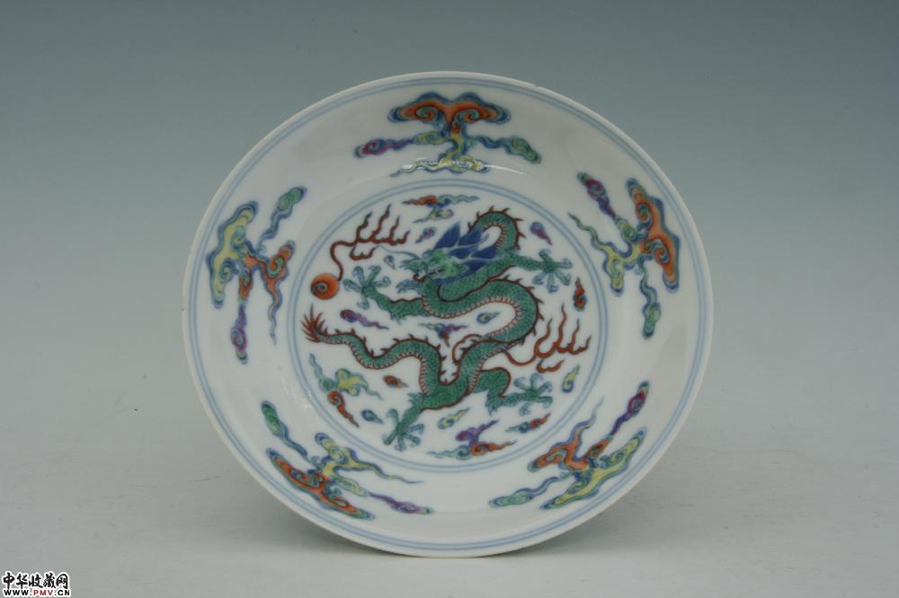 清乾隆景德镇窑斗彩云龙纹盘