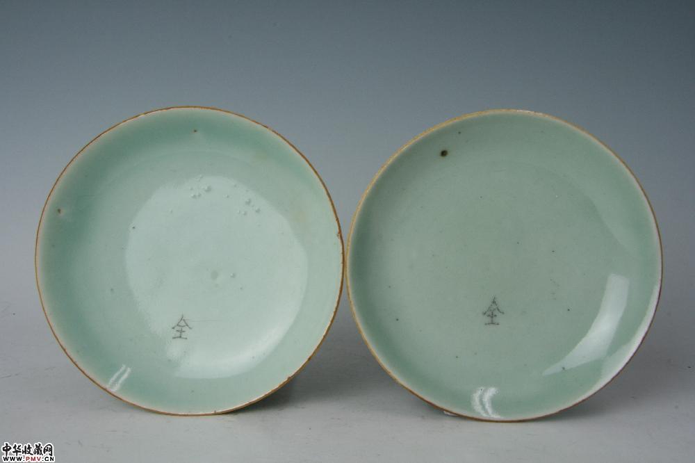 清同治豆青釉碟（一对）