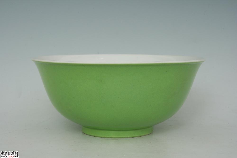 清光绪景德镇窑孔雀绿釉碗