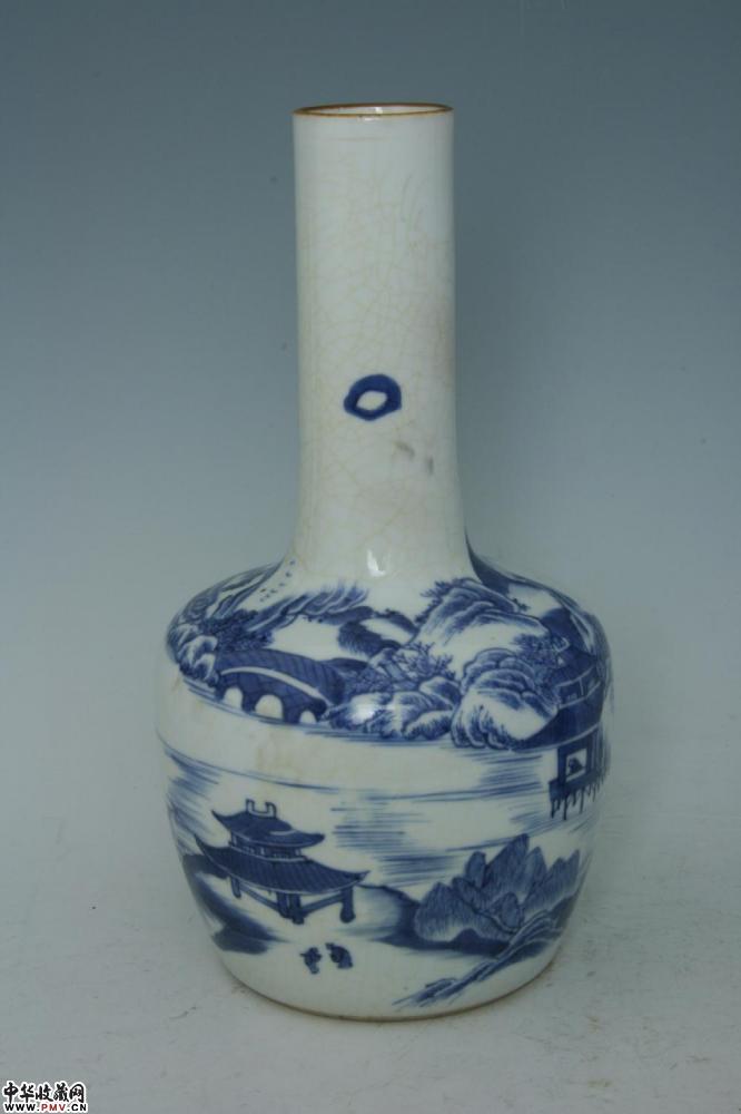 清乾隆景德镇窑青花山水楼阁纹摇铃瓶