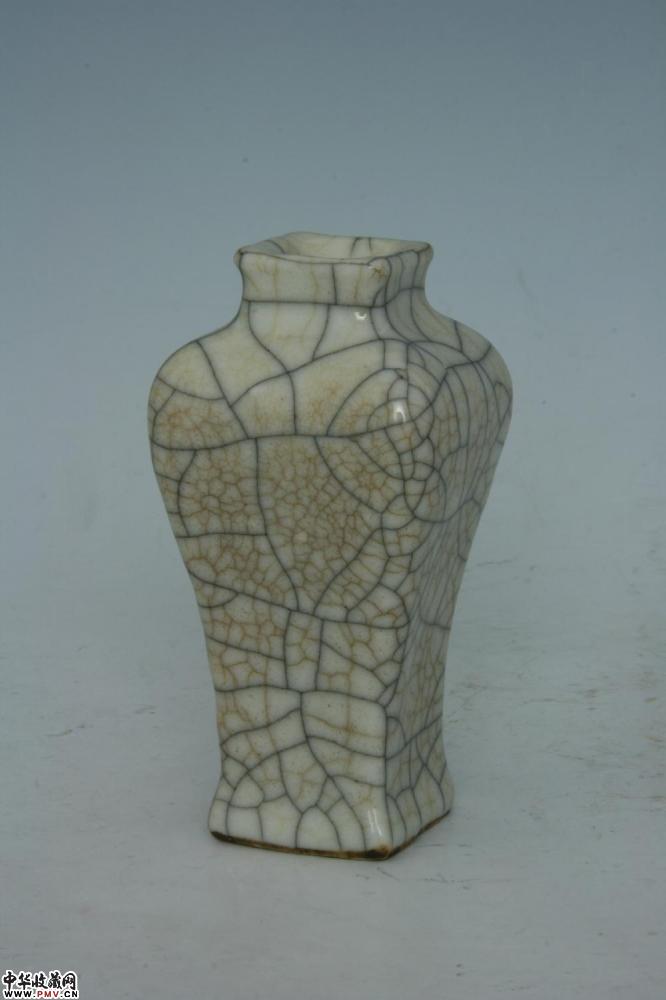 清雍正景德镇窑仿哥釉方形小梅瓶