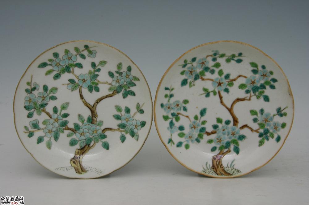 清咸丰景德镇窑粉彩花卉纹花口碟（一对）