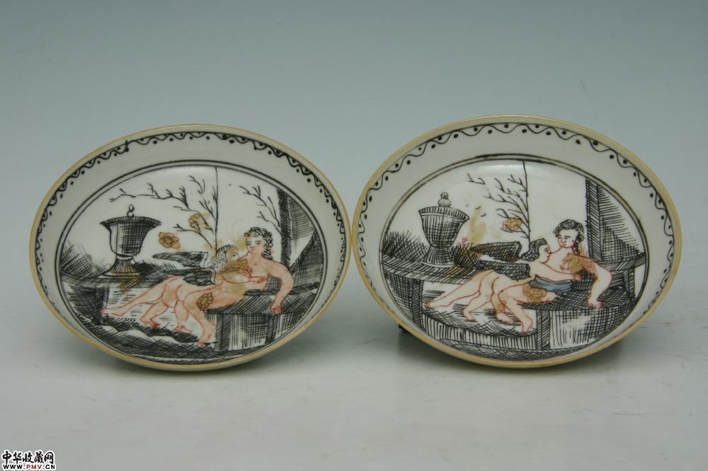 清乾隆 景德镇窑墨彩描金西洋人物纹碟（一对）