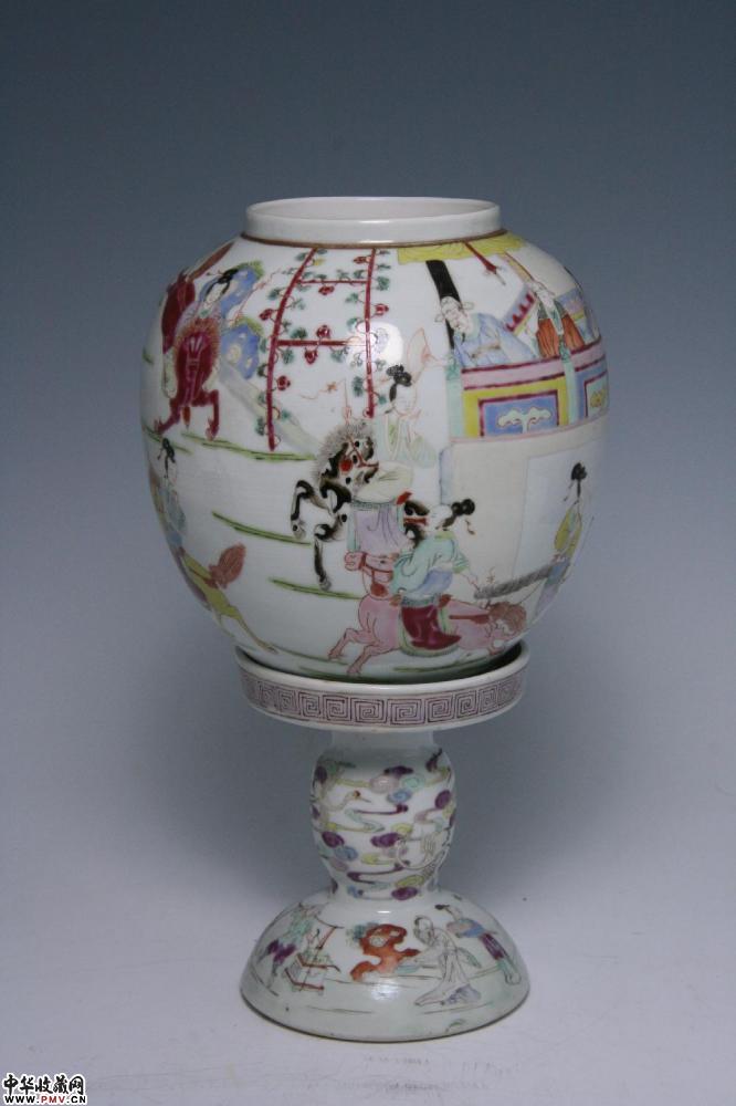 清乾隆景德镇窑粉彩庭院跑马图灯笼