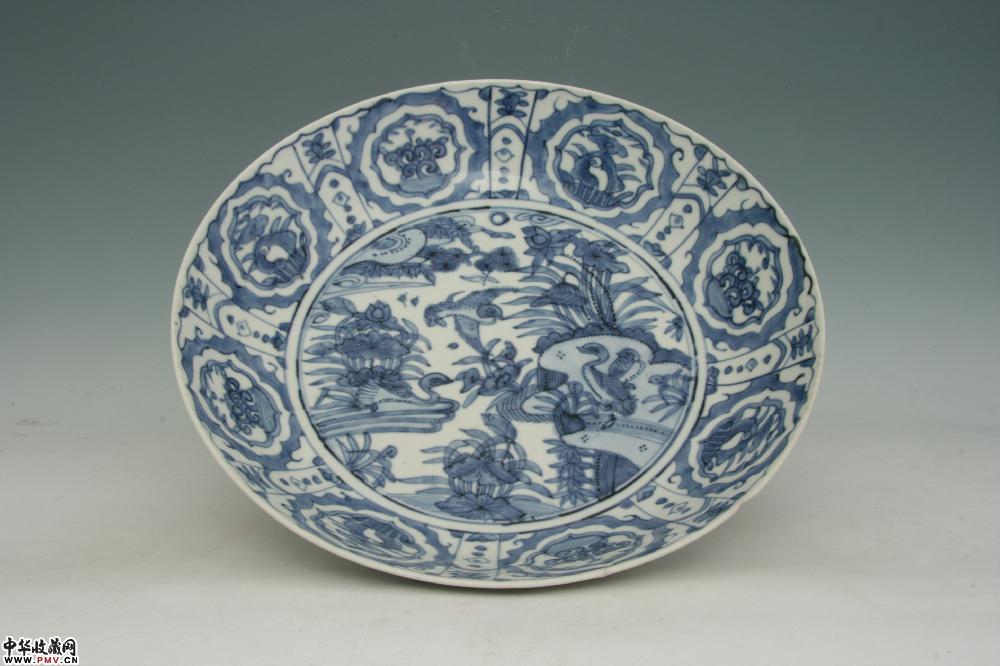明万历平和窑青花荷塘芦雁纹大盘
