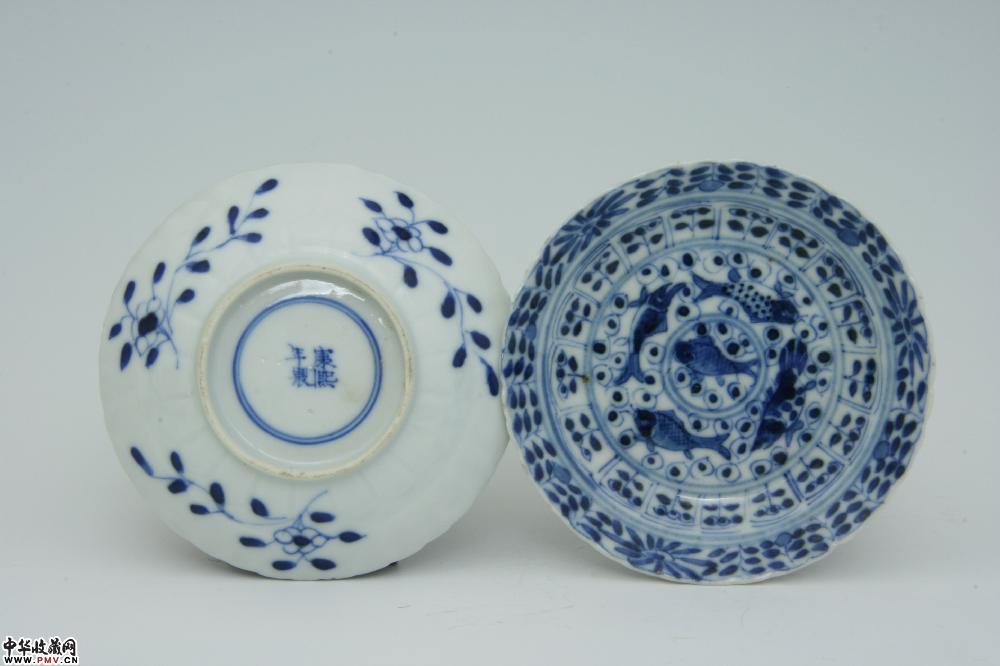 清乾隆景德镇窑青花鱼藻纹菱口碟（2只）
