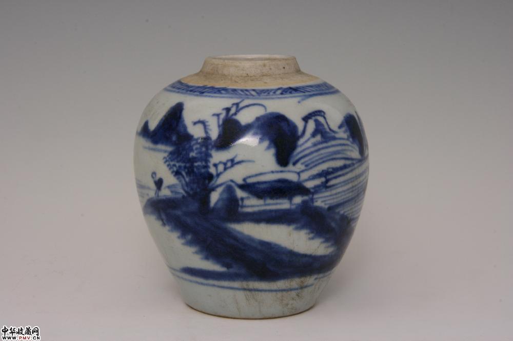 清嘉庆景德镇窑青花山水纹罐