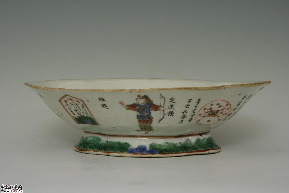 清咸丰景德镇窑粉彩无双谱海棠盘