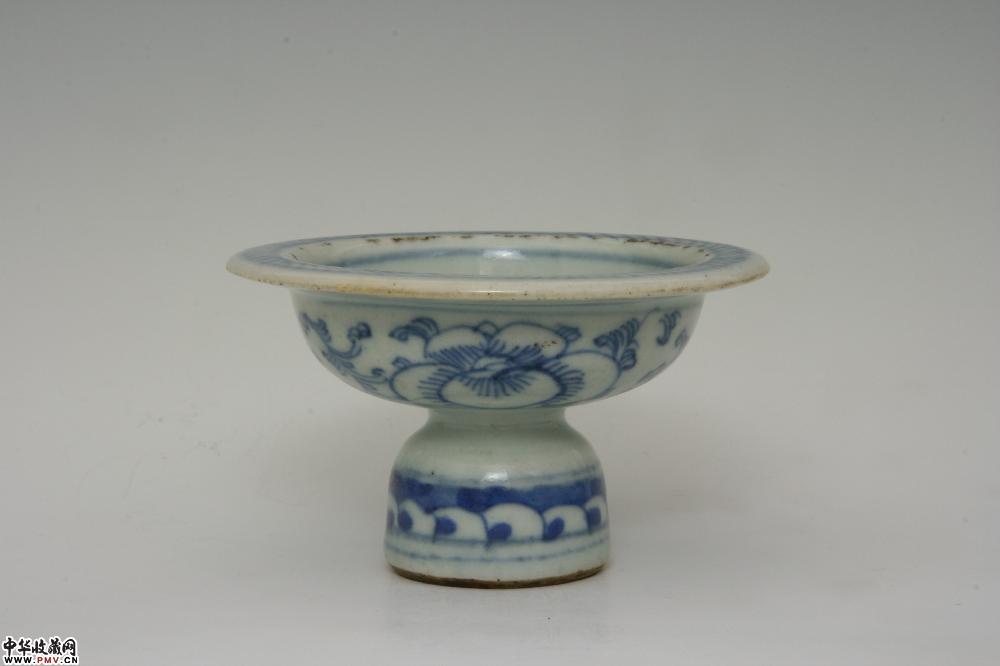 清道光景德镇窑青花淡描牡丹纹高足碟
