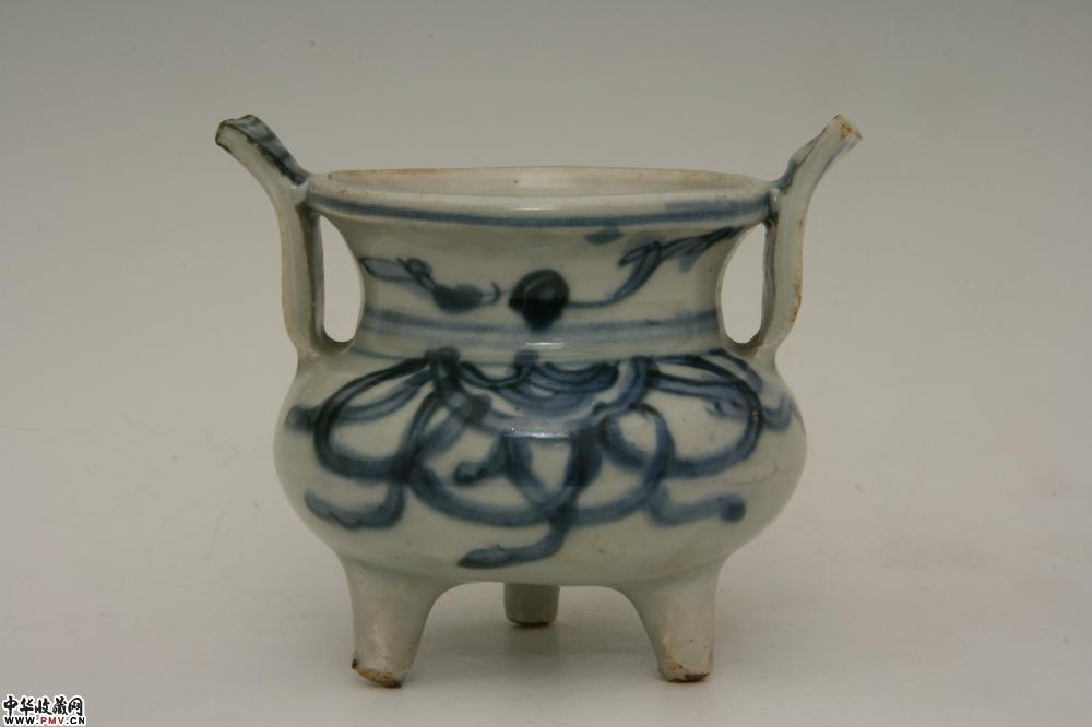 明万历景德镇窑青花花卉纹鼎式三足炉