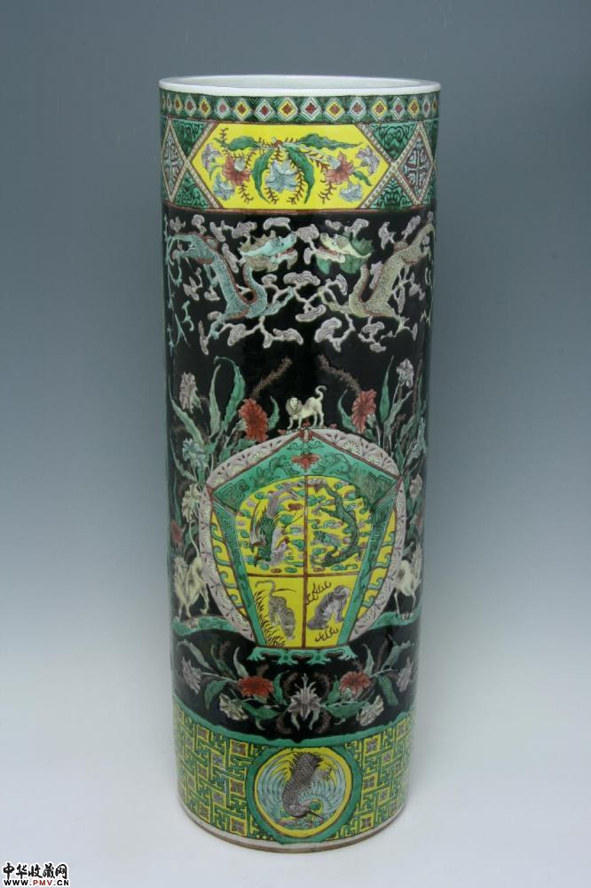 清光绪景德镇窑墨地五彩龙凤瑞兽纹箭筒