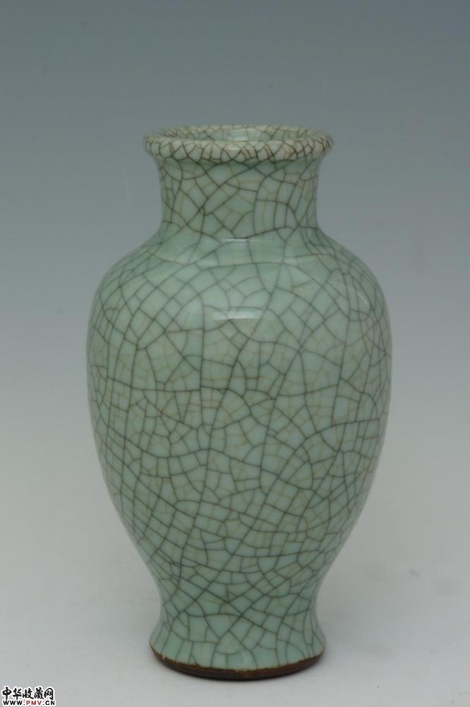 清乾隆景德镇窑仿哥釉观音瓶