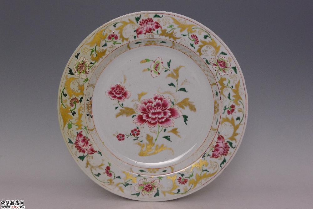 清乾隆景德景德镇窑粉彩描金牡丹纹大盘