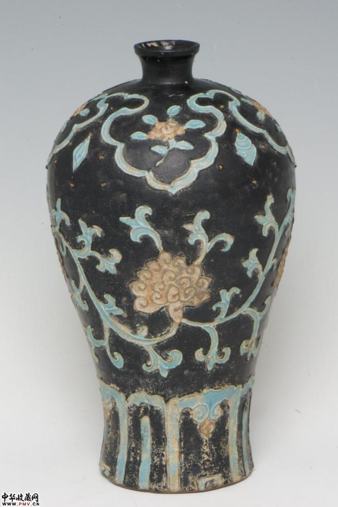 明嘉靖景德镇窑法华彩梅瓶