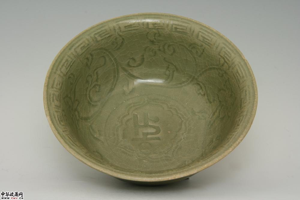 明初龙泉窑青釉刻花碗