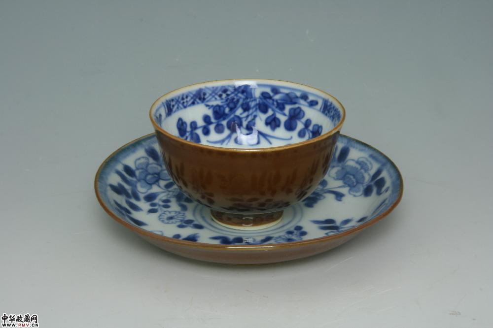 清康熙景德镇窑外酱釉内青花杯碟（一套）