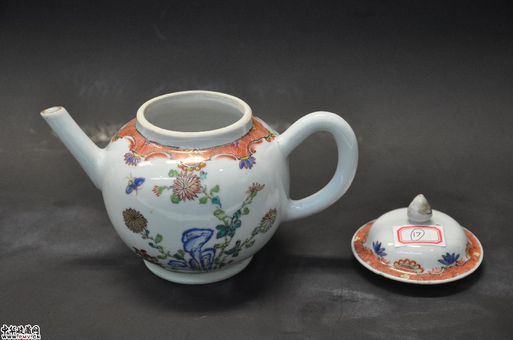 清乾隆粉彩菊花纹茶壶