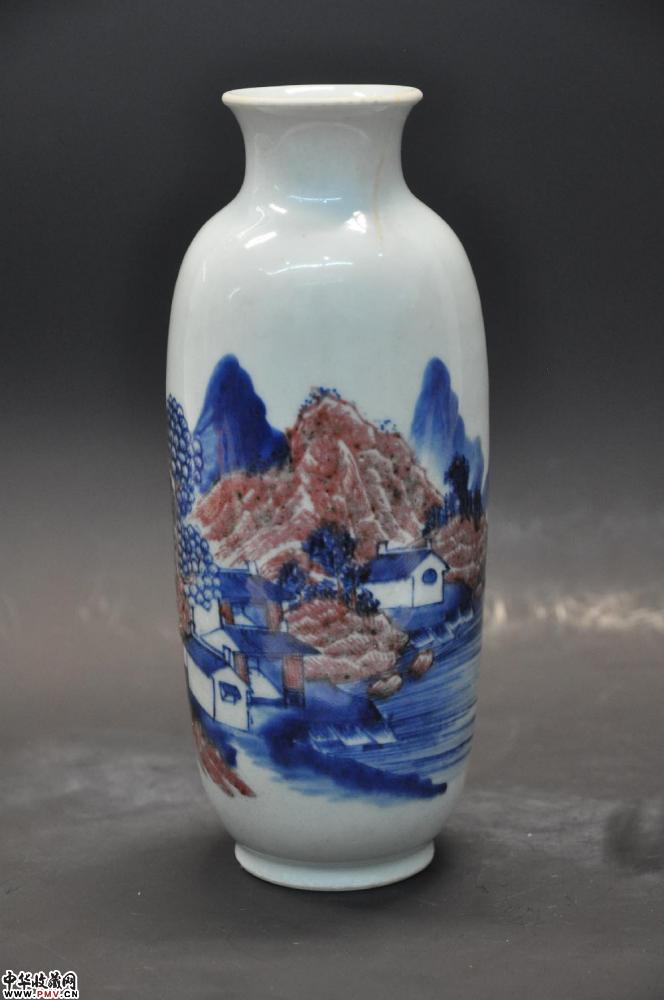 清乾隆青花釉里红瓶