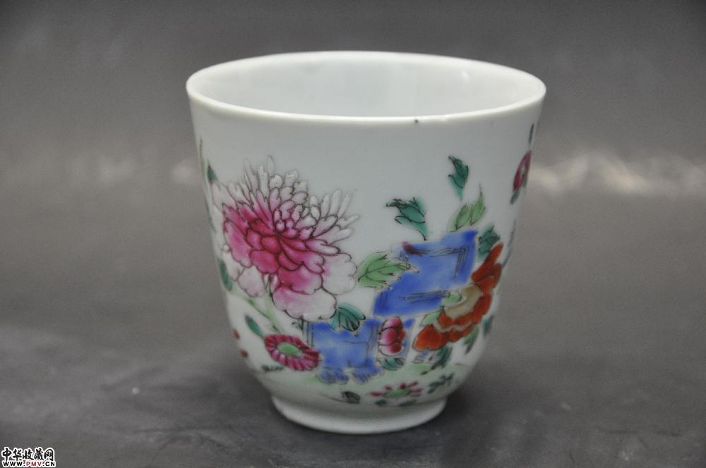 清乾隆粉彩花卉杯