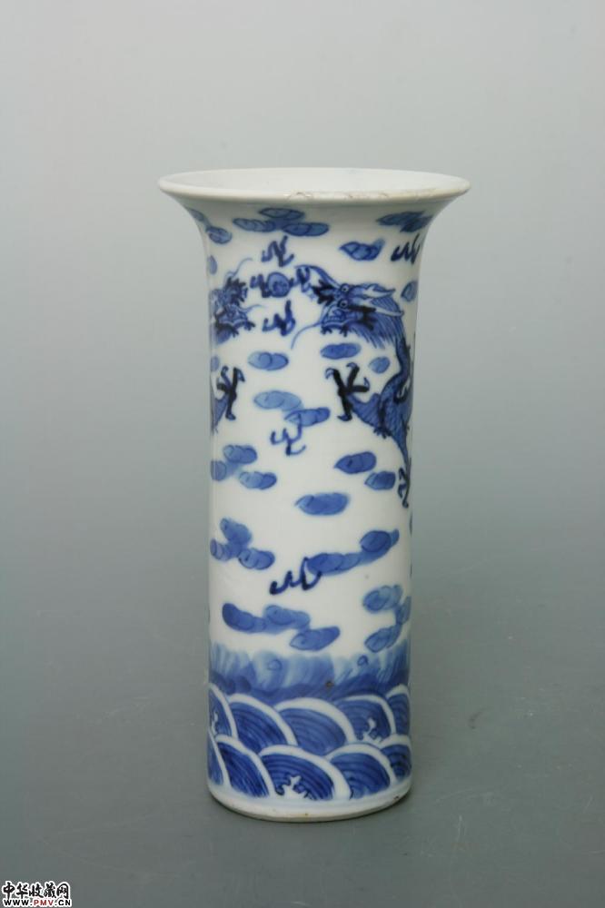 清光绪景德镇窑青花双龙戏珠纹觚