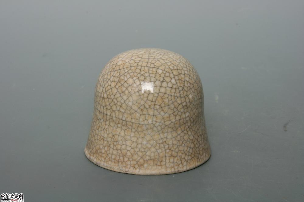 清中期哥釉色盅