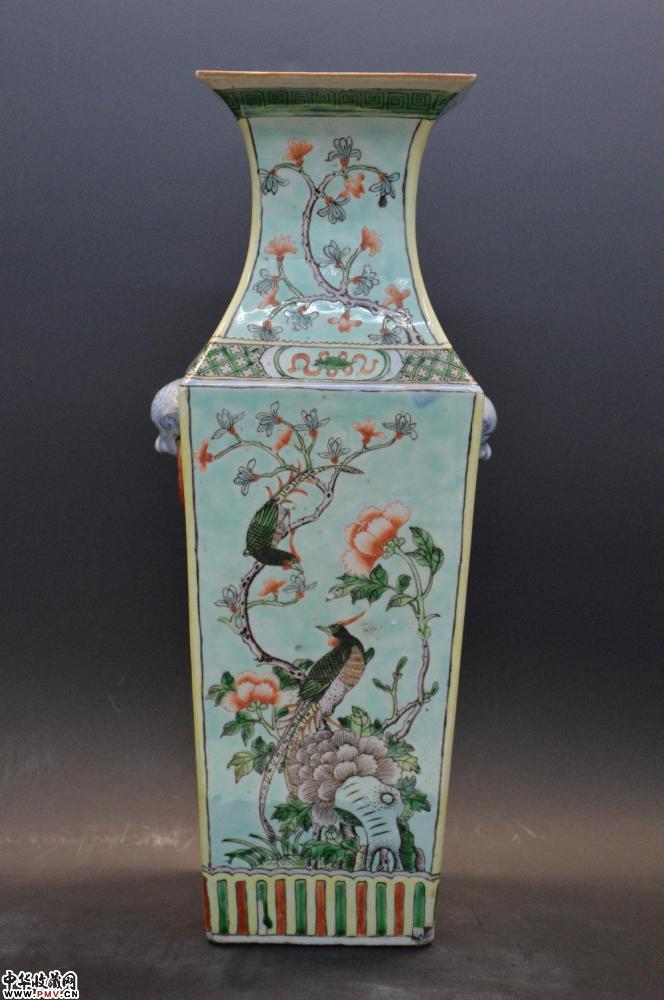 清绿地五彩花鸟方瓶