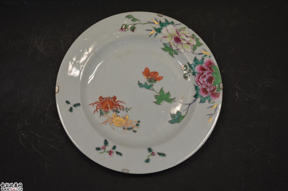 清乾隆粉彩花卉盘