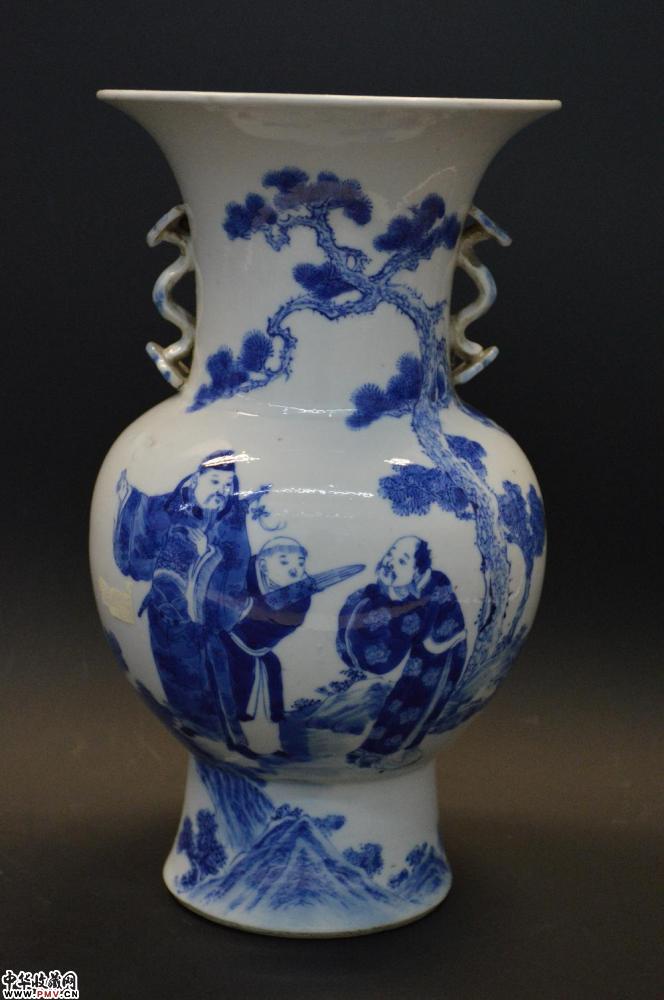 清青花人物花瓶